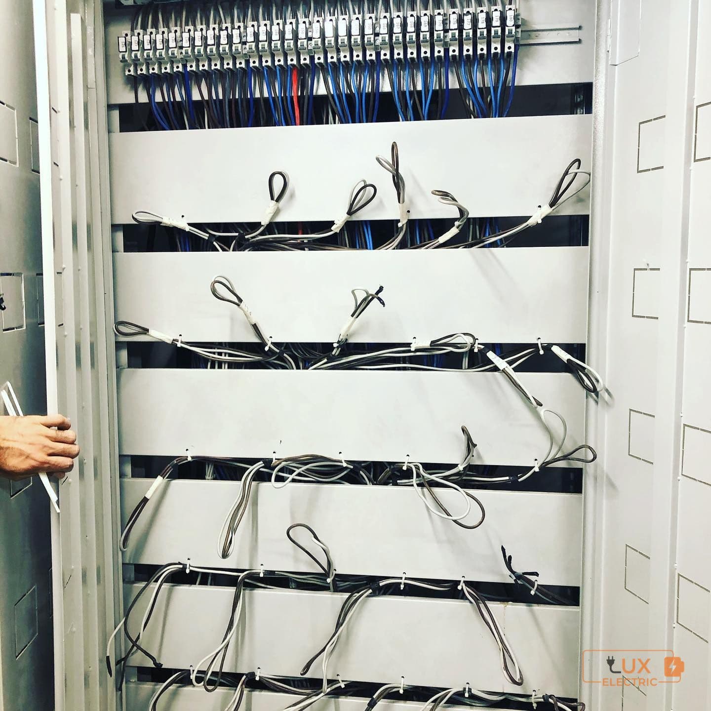 Yaşayış Binasında Elektrik Sayğac Otağının Quraşdırılması