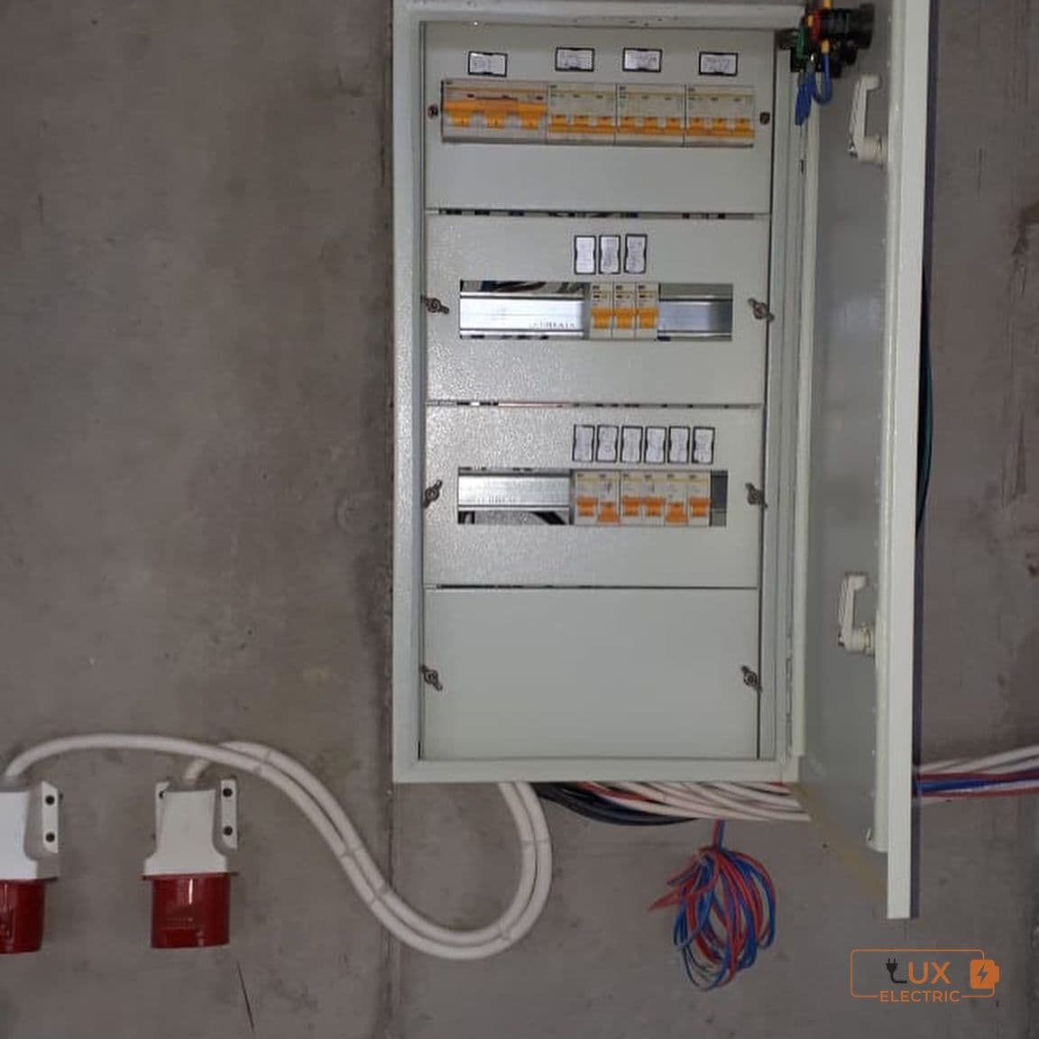 Sənaye Tipli Paylayıcı Elektrik Şkaflarının Quraşdırılması