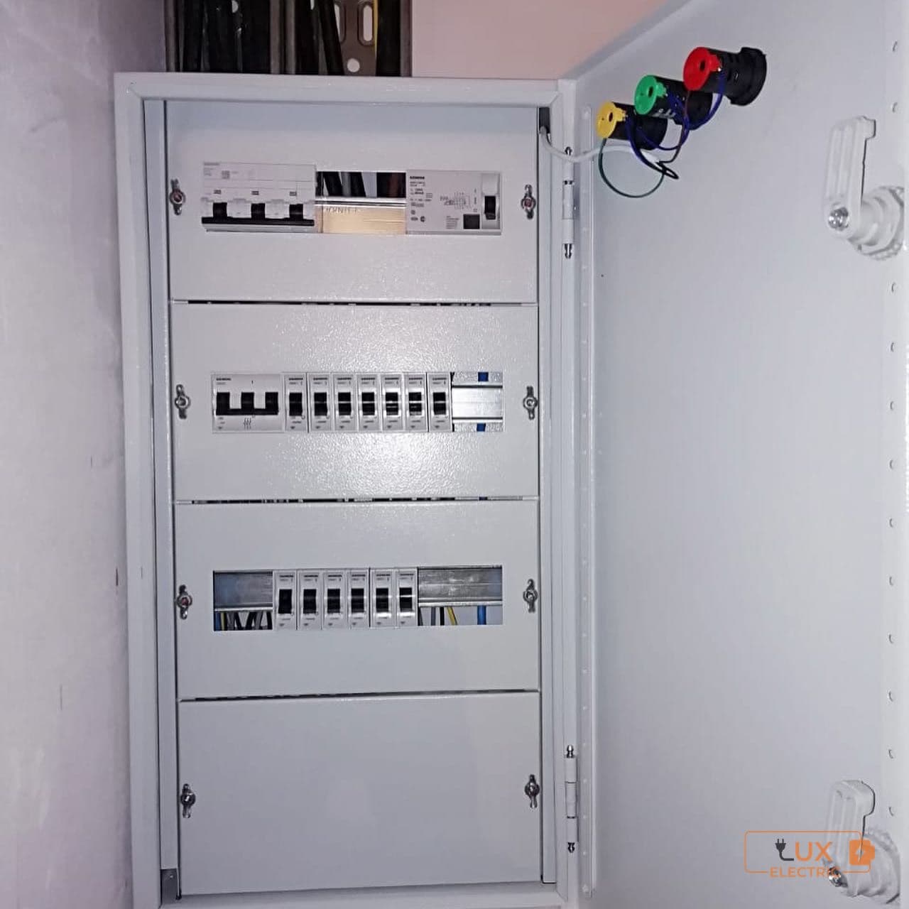 Sənaye Tipli Paylayıcı Elektrik Şkaflarının Quraşdırılması