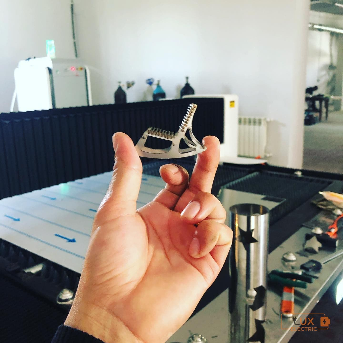 Fərdi Metal Emalı və Elektrik Panellərinin İstehsalı