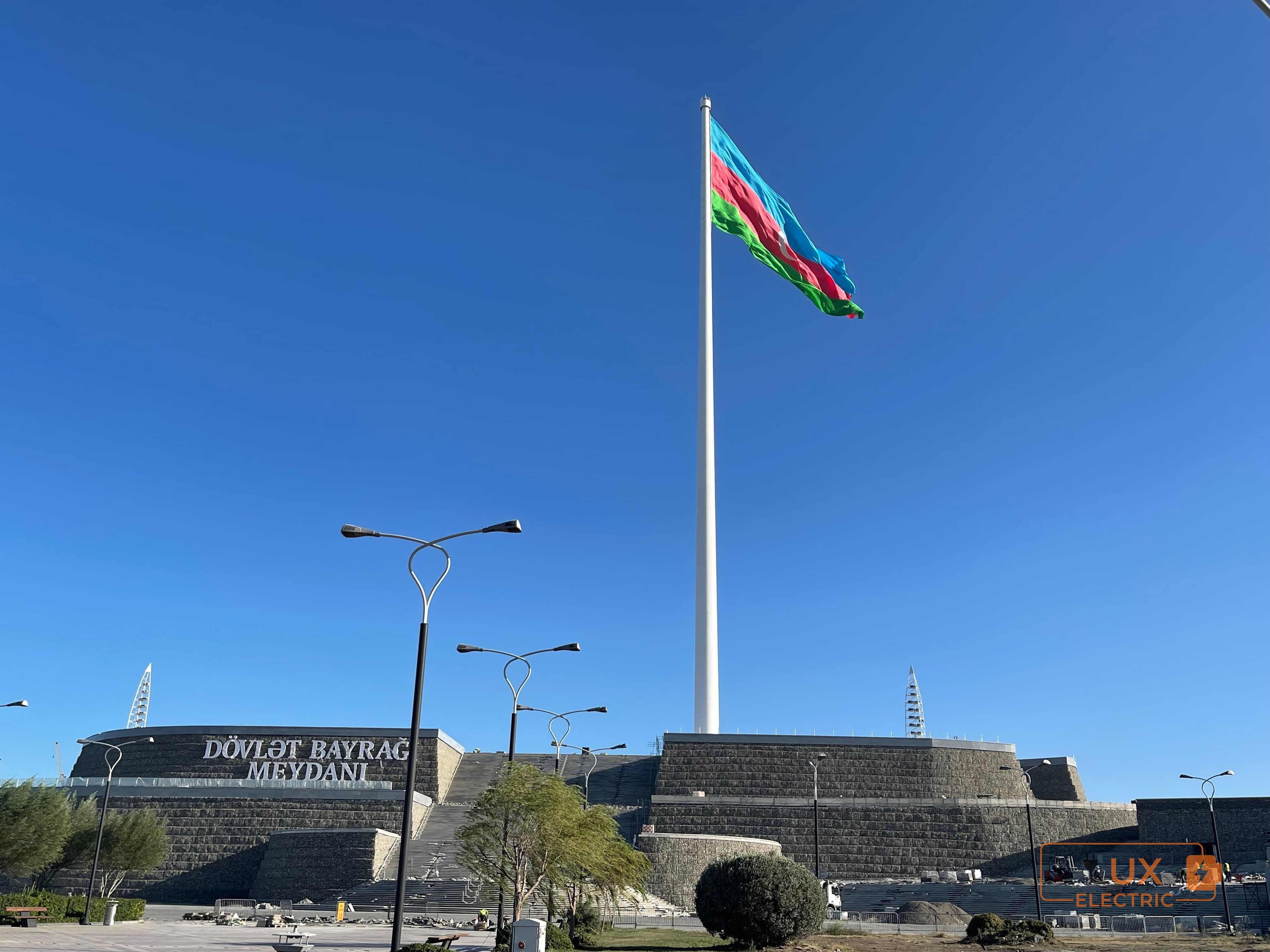 Dövlət Bayrağı Meydanının elektrik işlərinin görülməsi